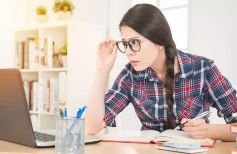 Computer Vision Syndrome, Akibat Sering Menatap Layar Berjam-jam