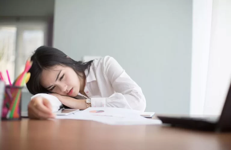Dehidrasi Mempengaruhi Kerjaan di Kantor? Begini Pencegahannya!