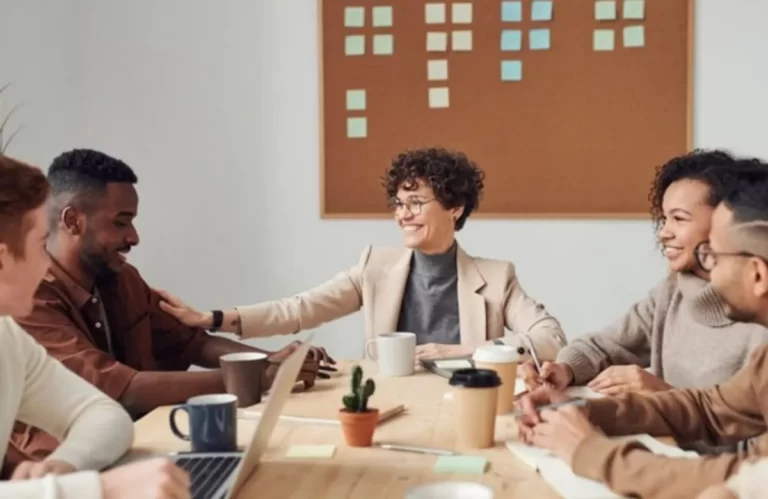 5 Etika yang Perlu Kamu Perhatikan saat Meeting di Kantor