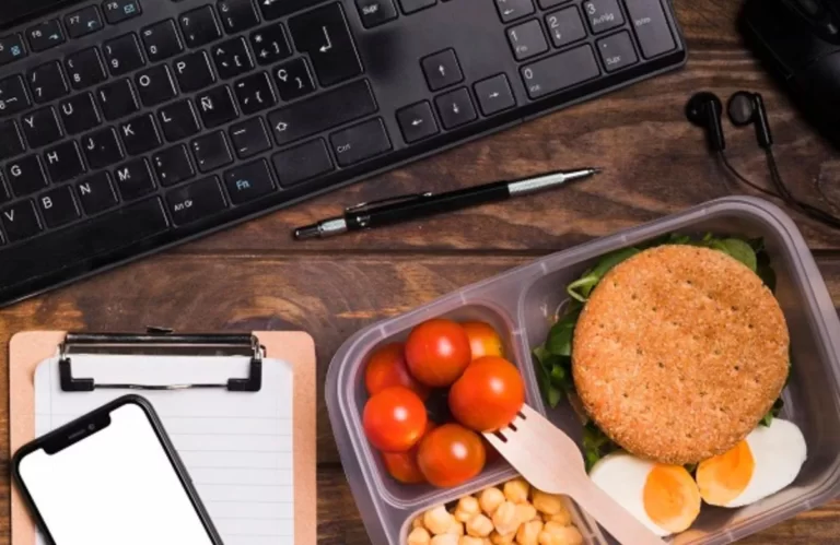 Enam Makanan Paling Recommended yang Berhasil Meningkatkan Produktivitas di Kantor