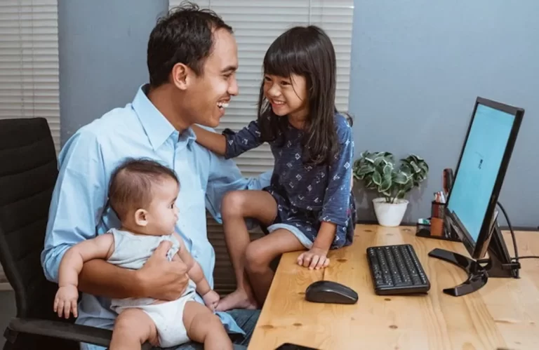 Tantangan Para Ayah Saat Bekerja, Begini Tipsnya