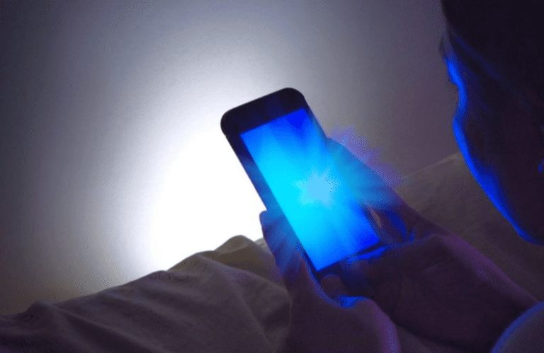 Pengertian, Pengaruh, dan Cara Melindungi Dirimu Dari Blue Light