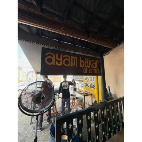 Logo Ayam Pedas Moro Jiwo